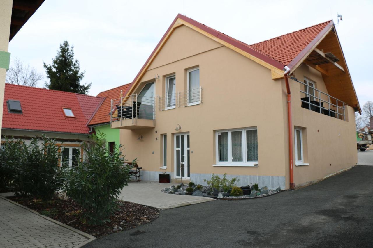 Penzion Kotvas Milovice  Exterior foto